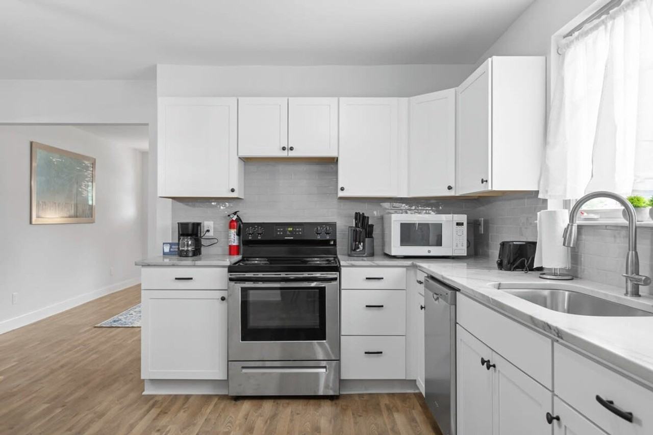 3705 Hoyt Street - Photo 3 of 88