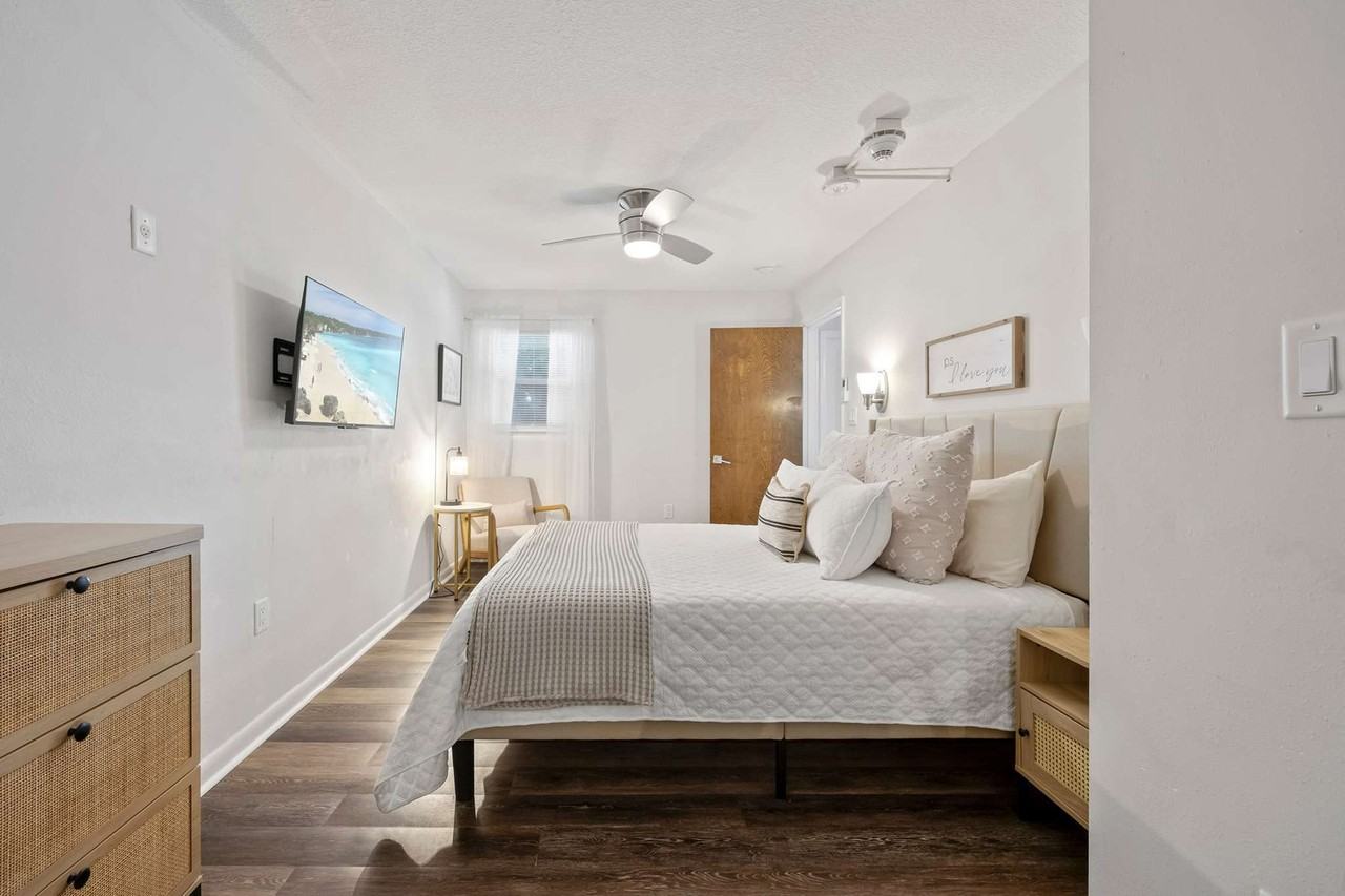 105 Northeast 3rd Street - Photo 4 of 17