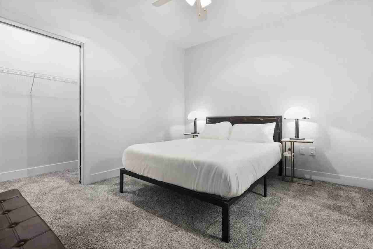 8506 Westfield Boulevard - Photo 7 of 56