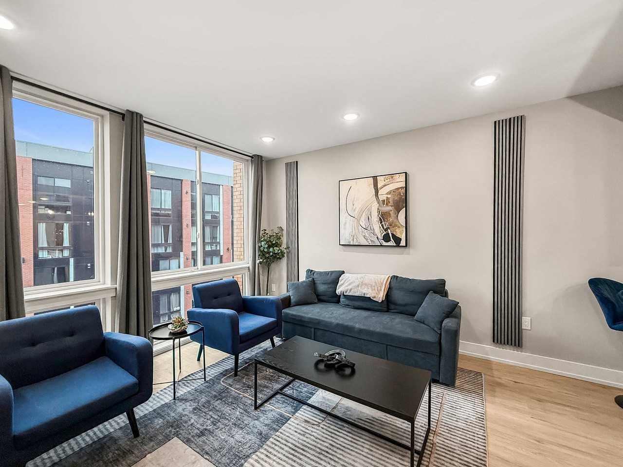 626 N Columbus Blvd #1055928P - Photo 2 of 16