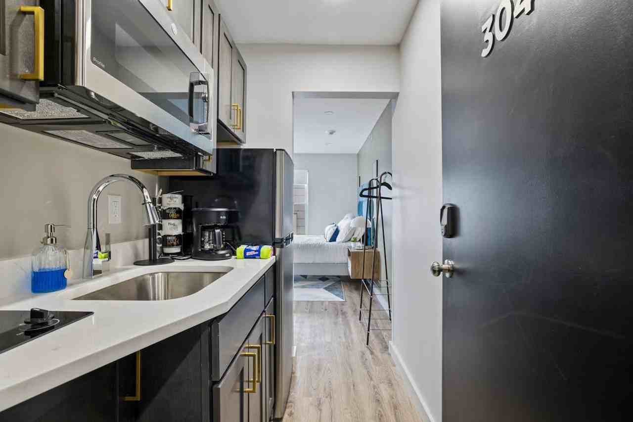 154 Wickham Ave #1056797P - Photo 3 of 8