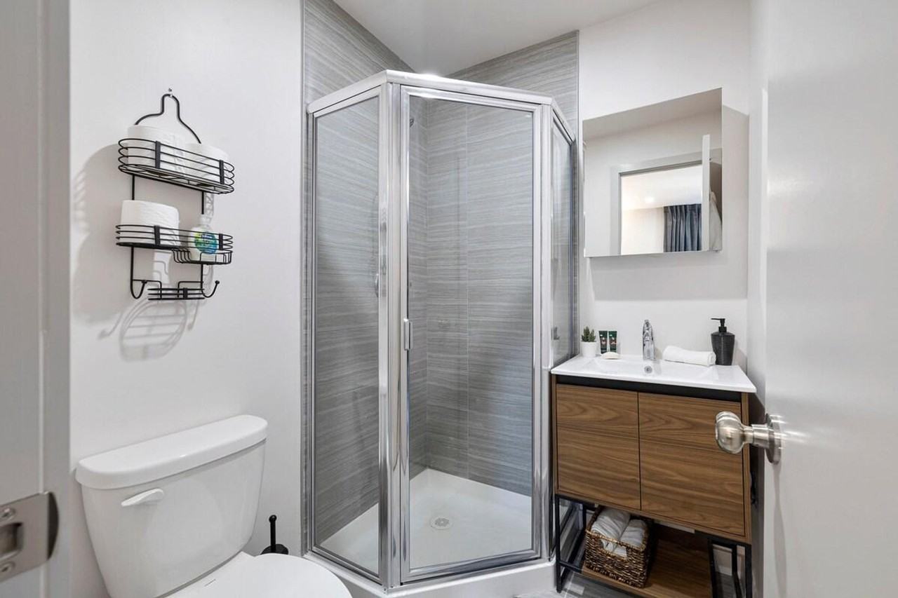 154 Wickham Ave #1056797P - Photo 4 of 8