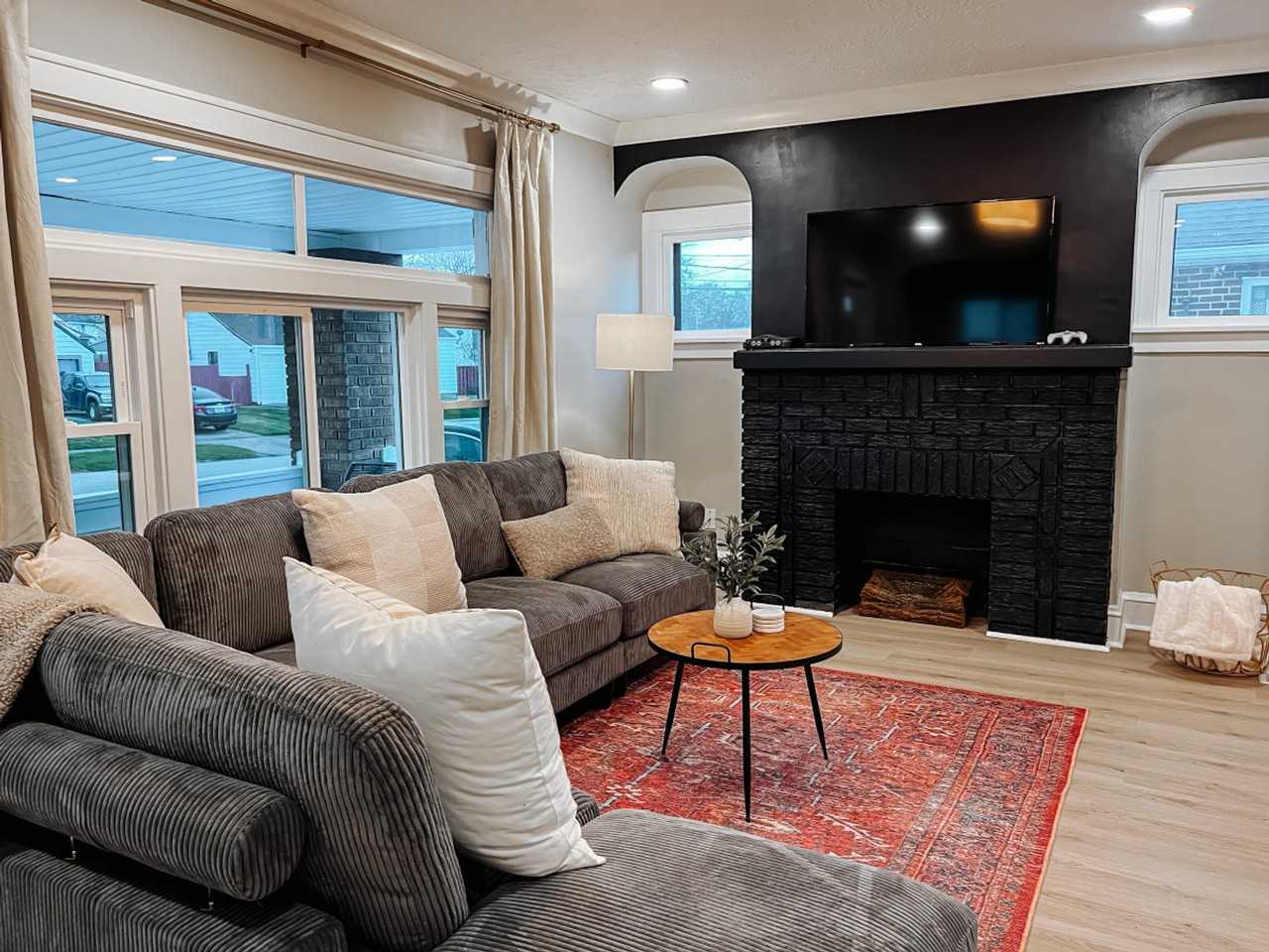 3923 Victory Blvd #1061041P - Photo 2 of 28