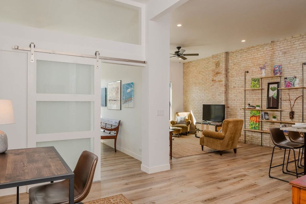 127 W Wisconsin Ave #1061653P - Photo 4 of 11