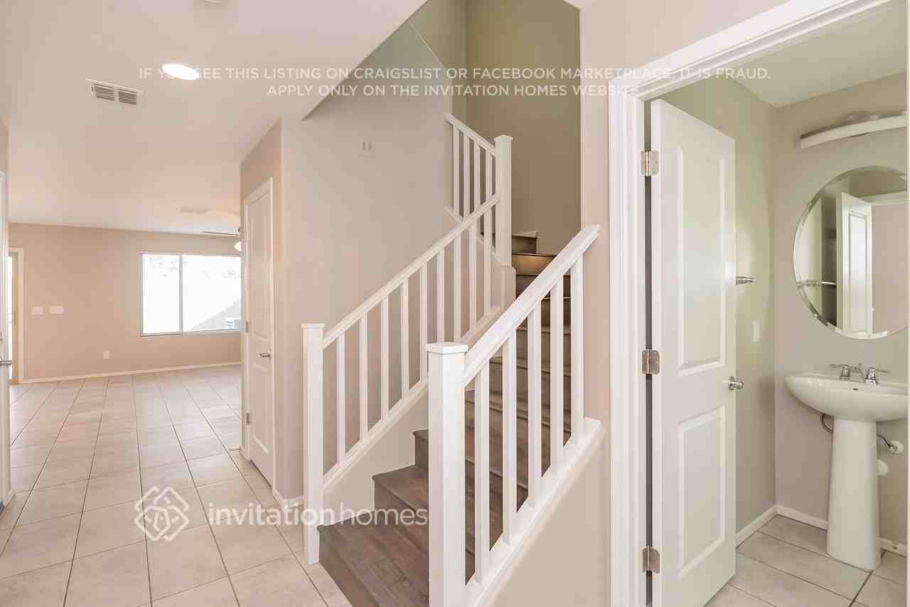 1550 N Balboa - Photo 3 of 15