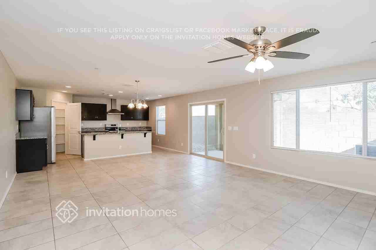 1550 N Balboa - Photo 3 of 14