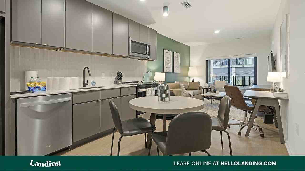 318 W Corporation St - Photo 4 of 50
