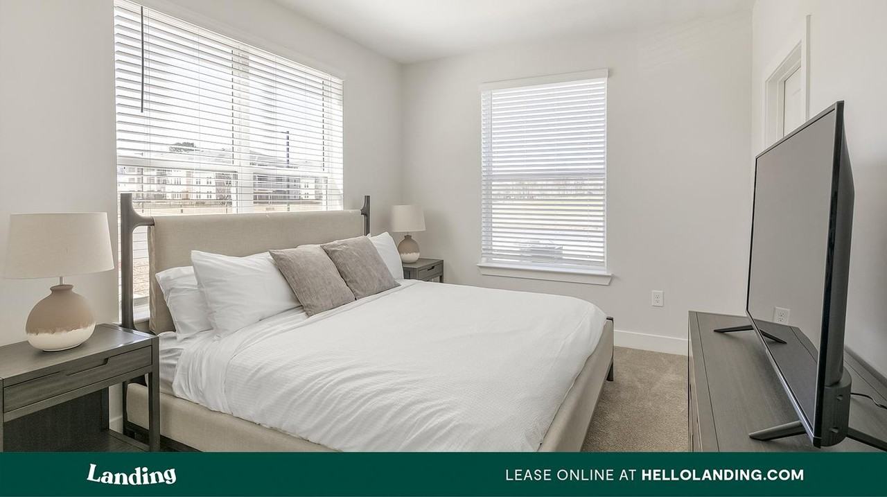 556 Martin Rd SW - Photo 5 of 50