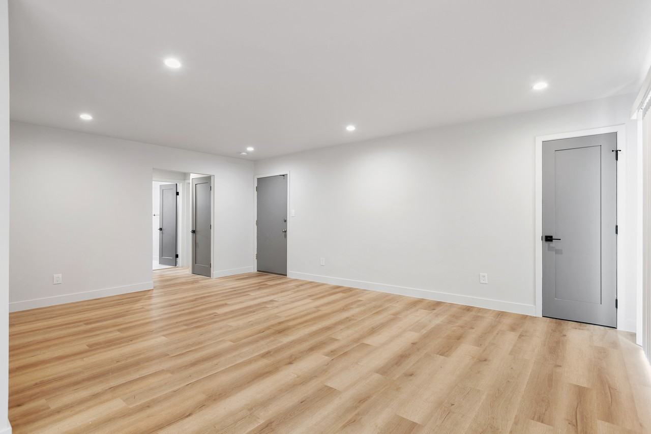 243 South Park View Street #4 - Photo 4 of 11