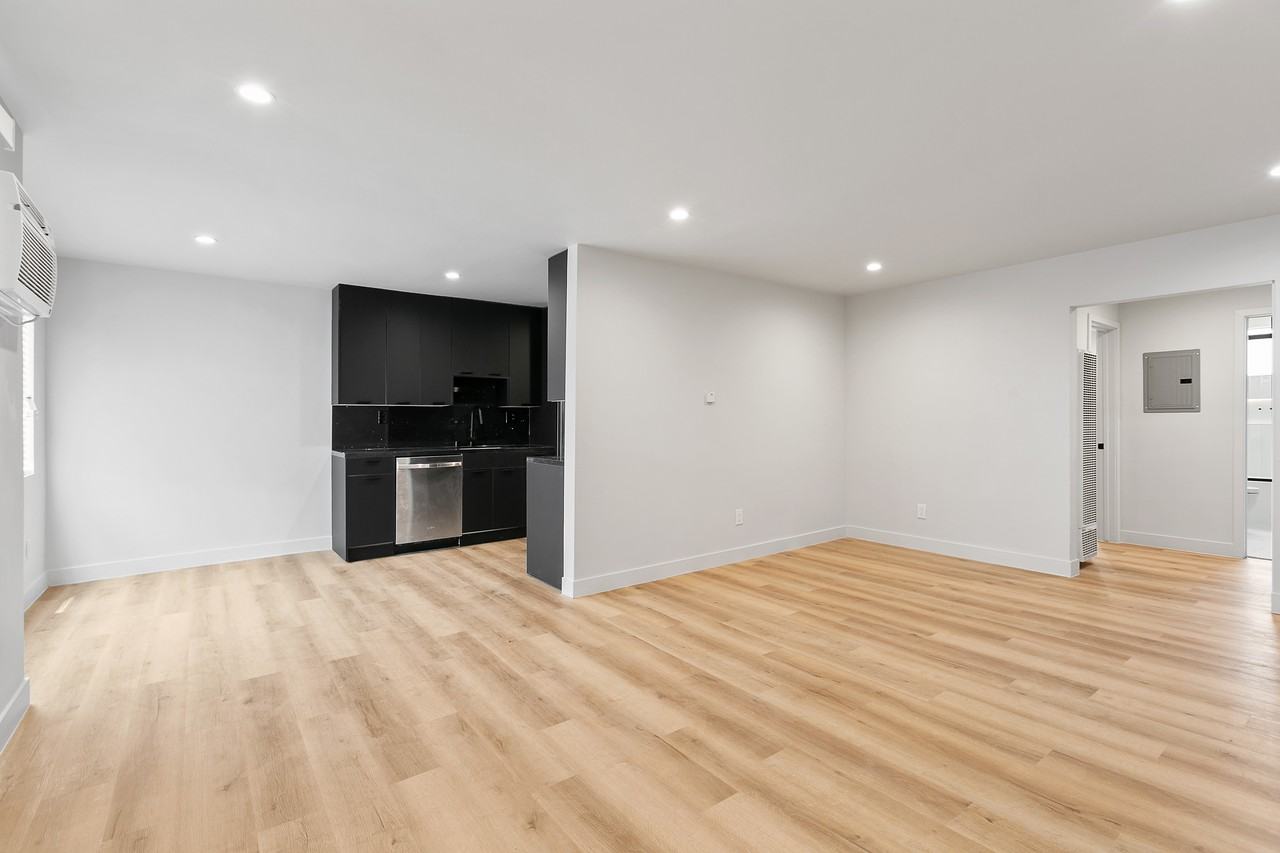 243 South Park View Street #4 - Photo 3 of 11