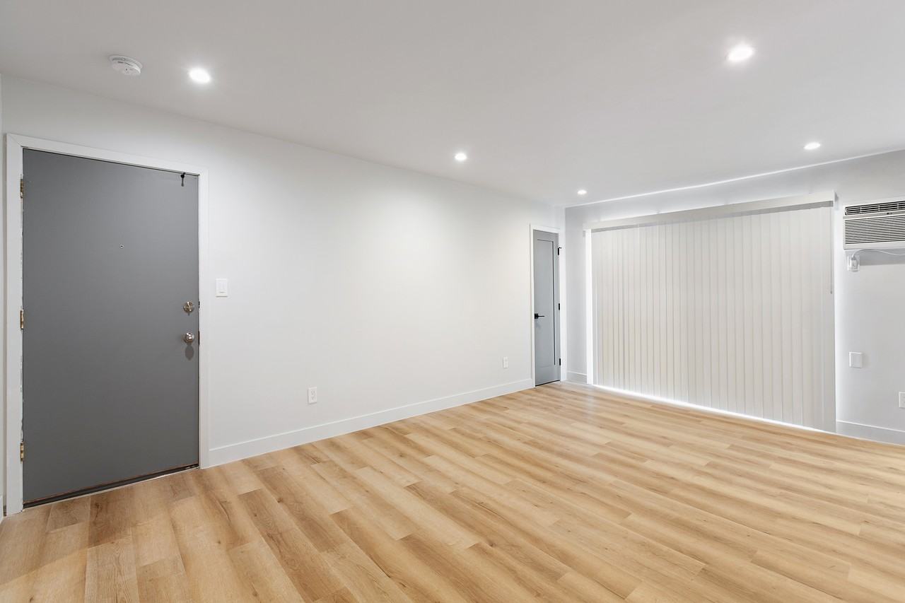 243 South Park View Street #4 - Photo 5 of 11