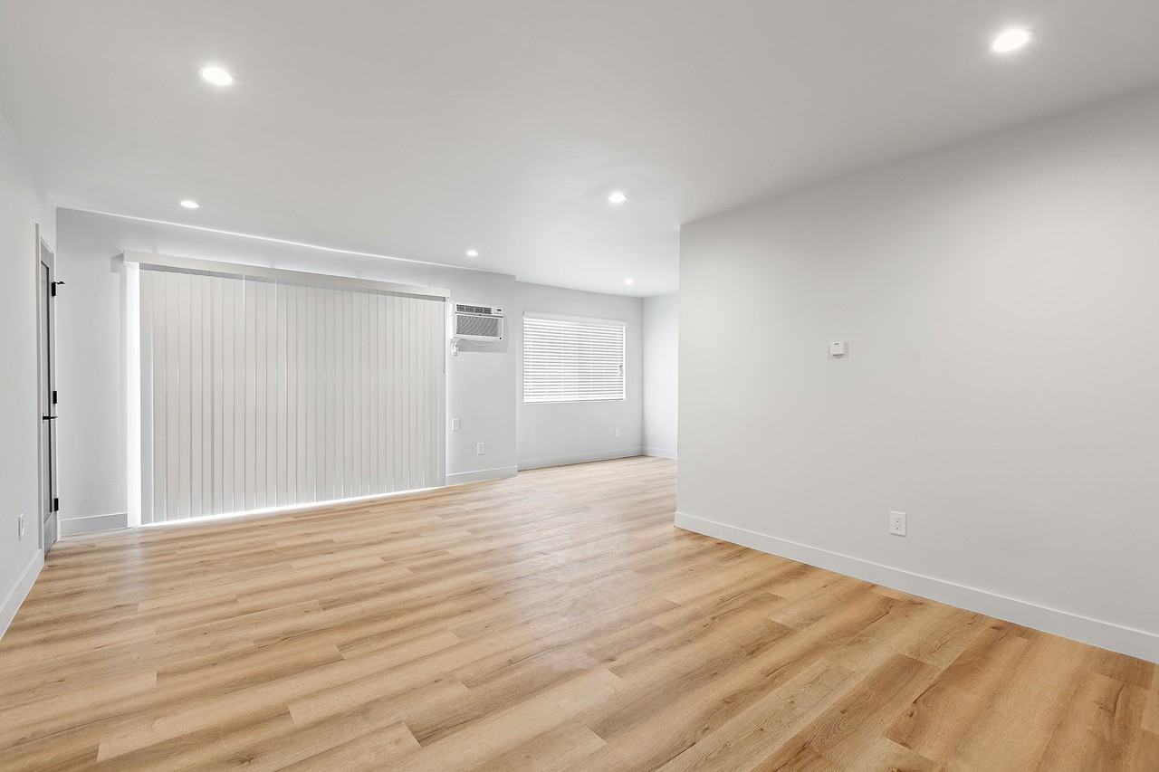 243 South Park View Street #4 - Photo 6 of 11