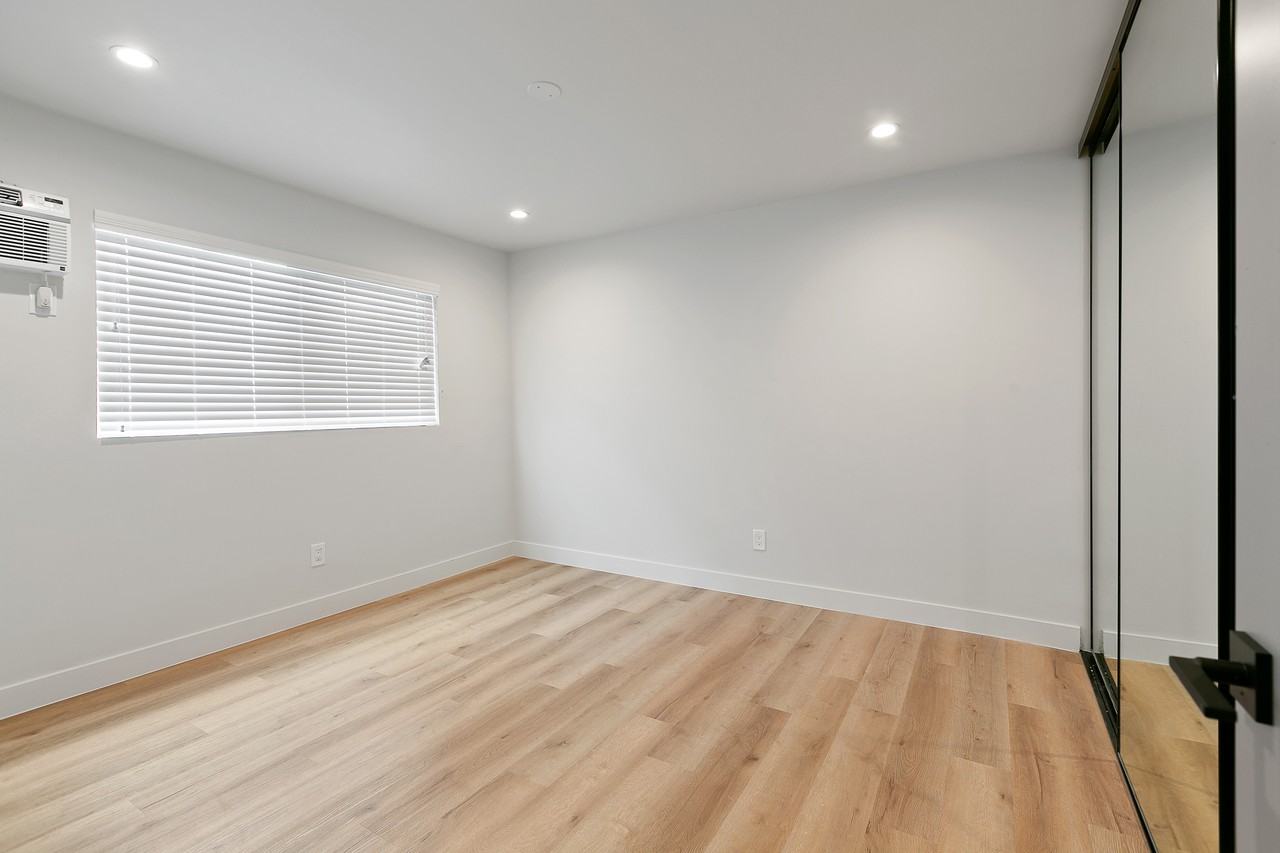 243 South Park View Street #4 - Photo 7 of 11
