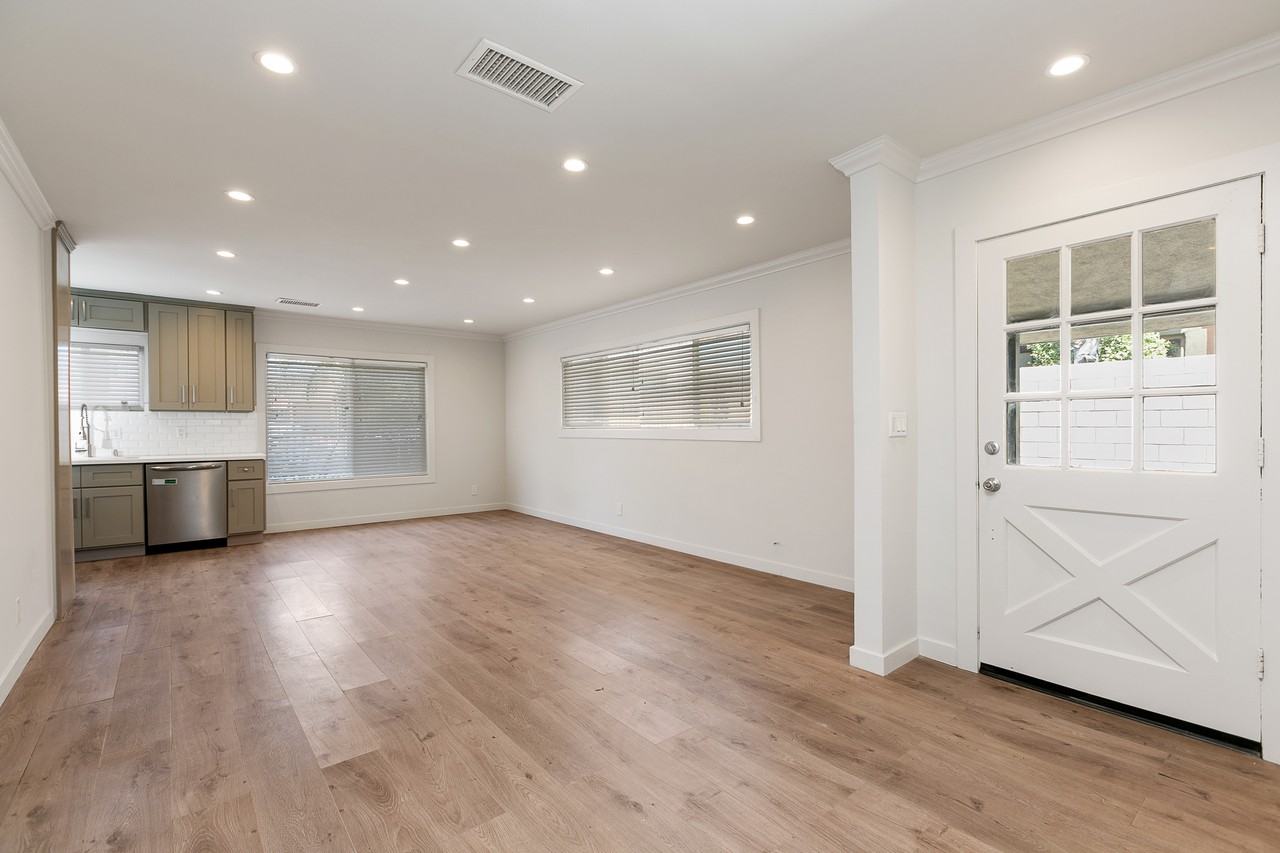 4650 Mascot Street - Photo 3 of 16