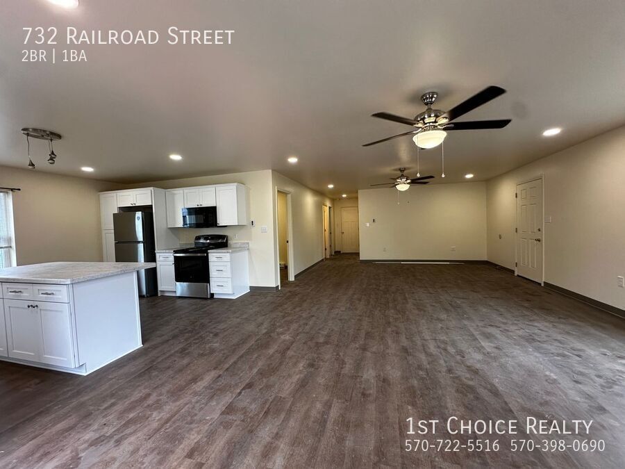 732 Railroad St - Photo 3 of 21