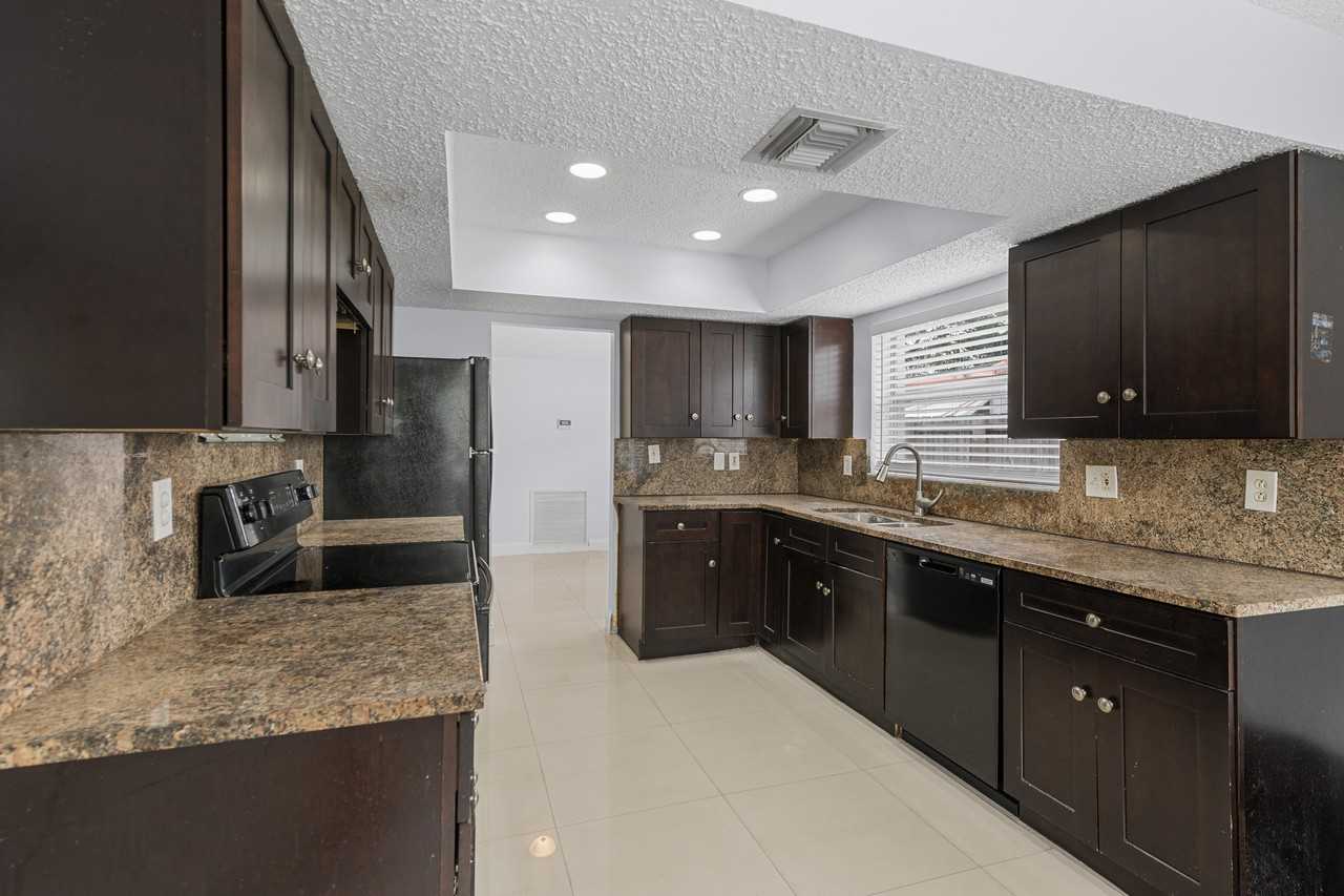 842 Southwest 68th Avenue - Photo 3 of 28