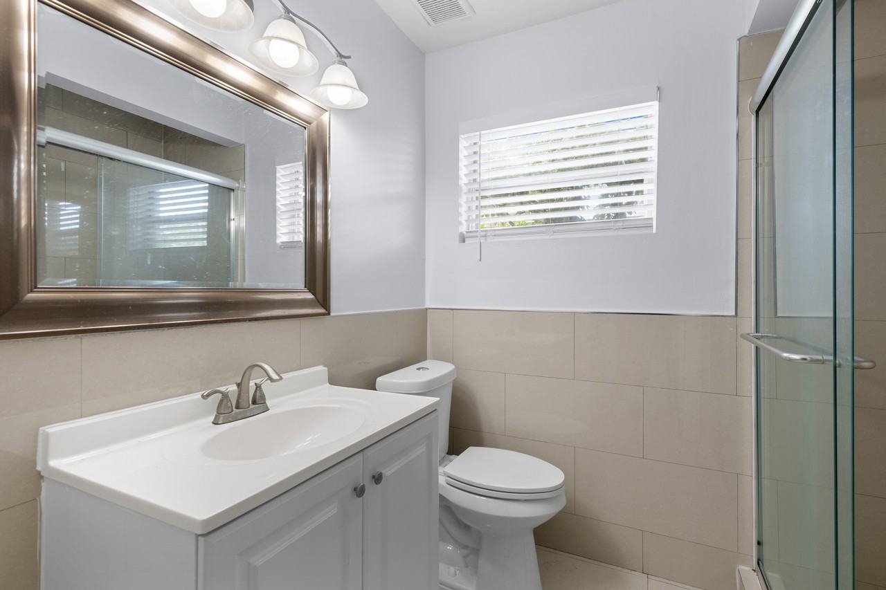 842 Southwest 68th Avenue - Photo 7 of 28