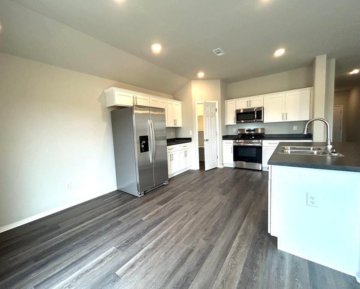 2790 W Azurite St - Photo 7 of 30