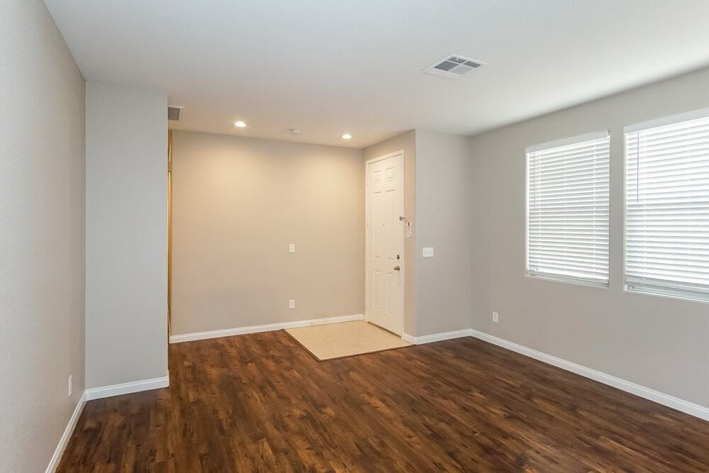 7392 Garnet Creek Ct - Photo 5 of 16