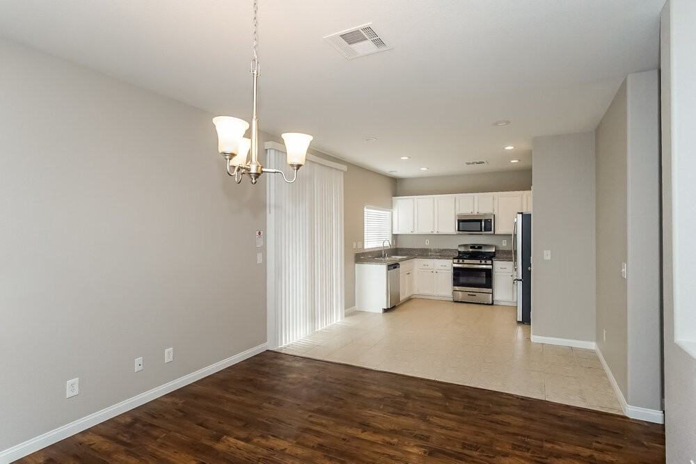 7392 Garnet Creek Ct - Photo 6 of 16