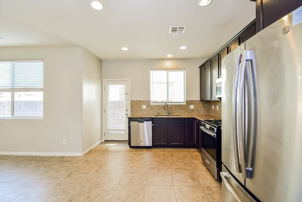 10132 Ruggles Mansion Ave - Photo 7 of 17