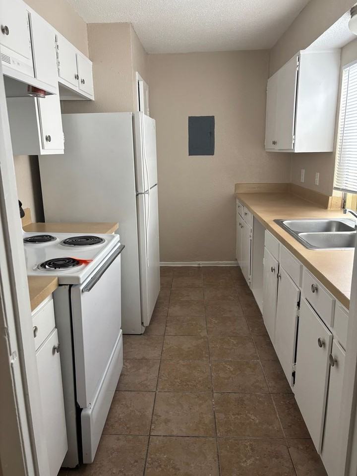 Crossway Apartments - Photo 3 of 50