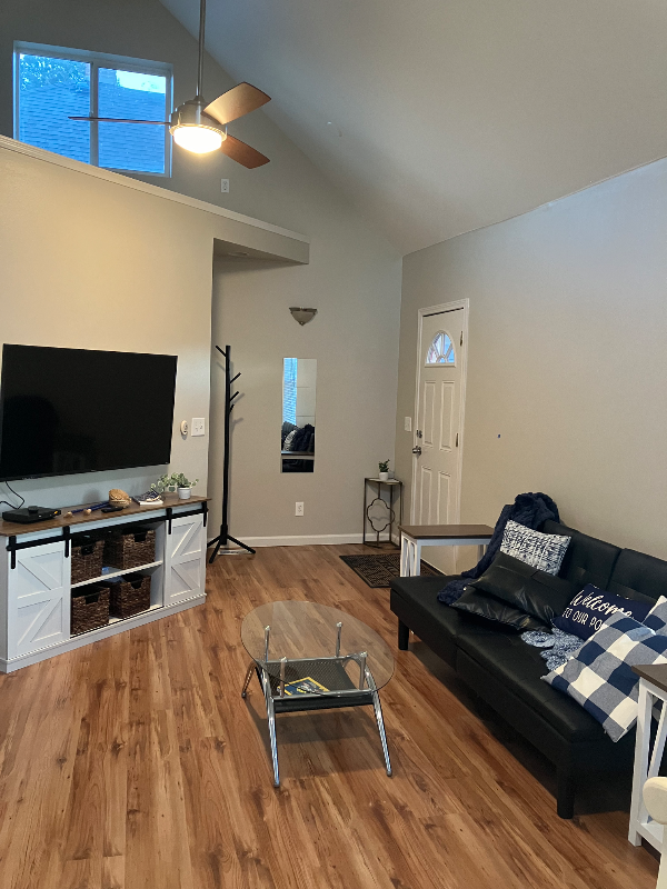 5515 N Syracuse St - Photo 6 of 28