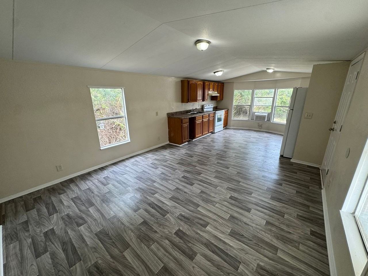 6502 Sandra Dr - Photo 4 of 8