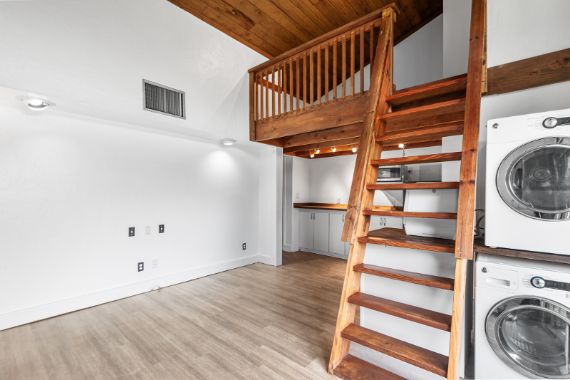 2036 Canterbury Drive - Photo 2 of 24