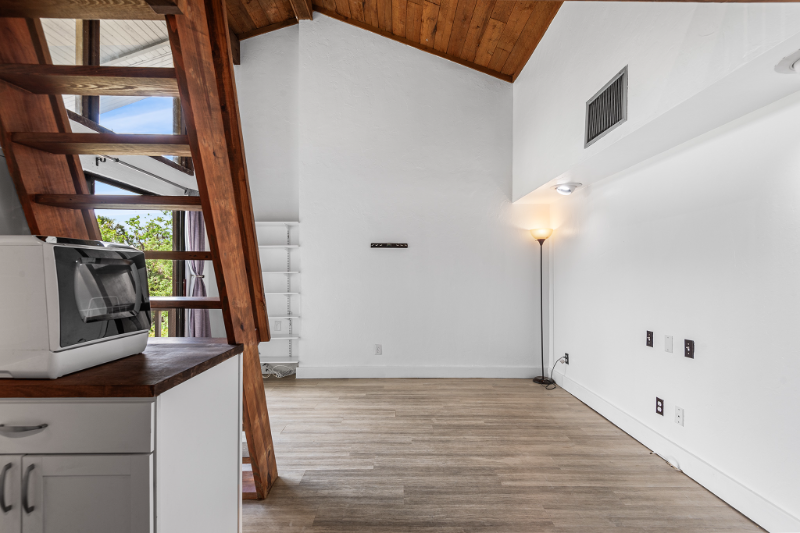 2036 Canterbury Drive - Photo 5 of 24