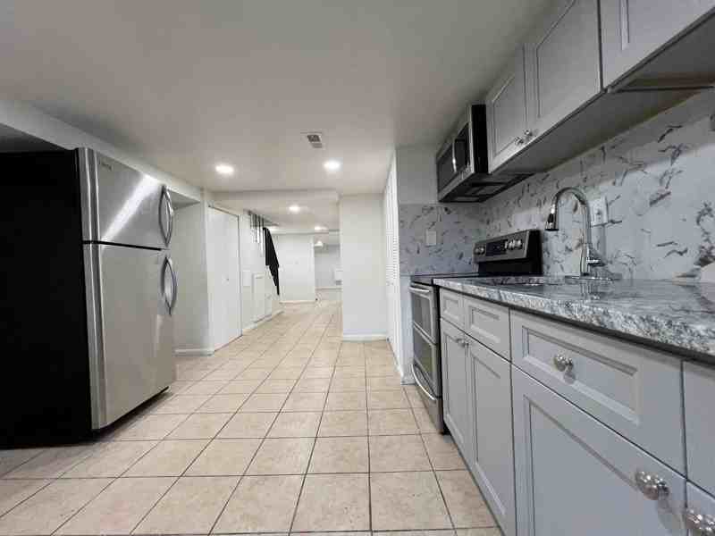 524 S Macon St - Photo 6 of 10