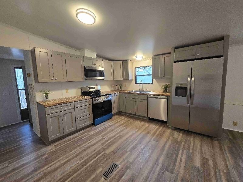 415 Walker Dr - Photo 2 of 20