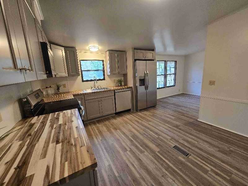 415 Walker Dr - Photo 3 of 20