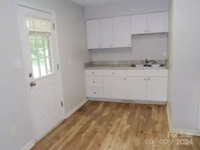 609A N Market St - Photo 2 of 7