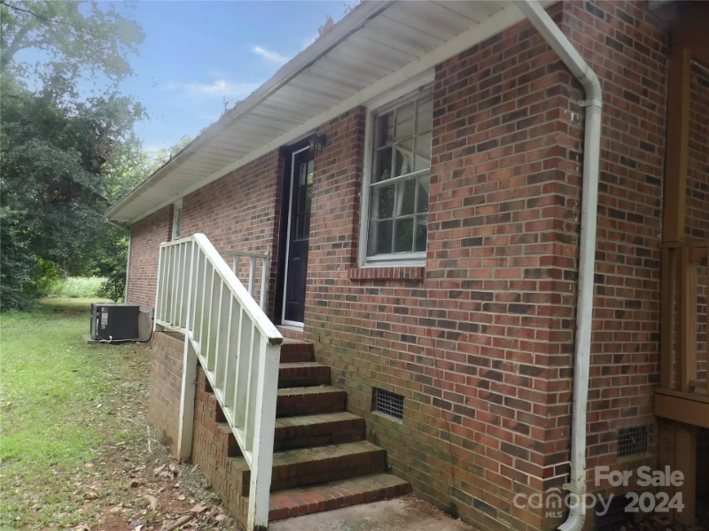 609A N Market St - Photo 6 of 7