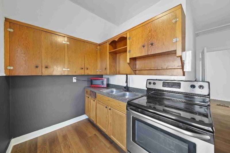 623 1/2 N Main St #2 - Photo 3 of 19