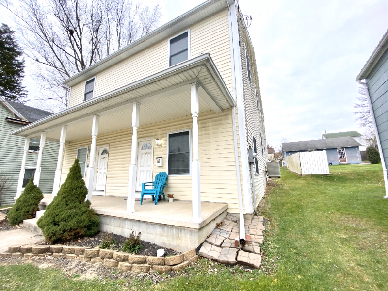 958 Ash St - Photo 2 of 4