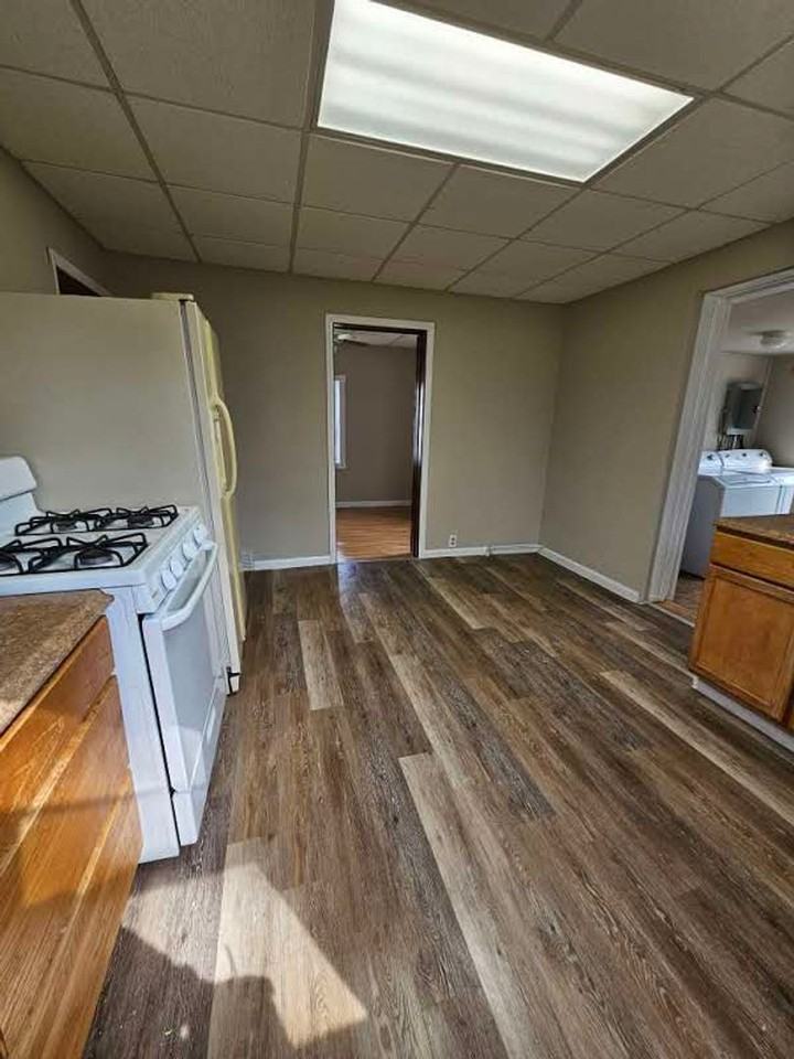 310 W Jefferson St - Photo 3 of 10