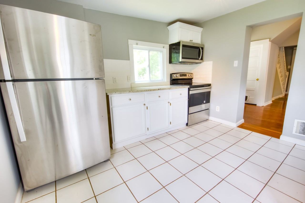 701 N Elm Ave - Photo 2 of 22
