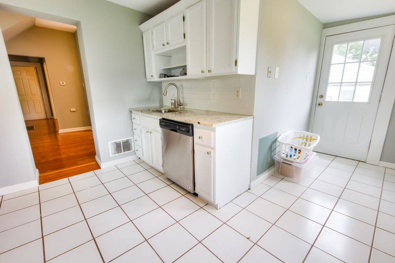 701 N Elm Ave - Photo 3 of 22