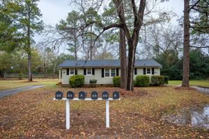 featured image of 6 Country Squire Ct