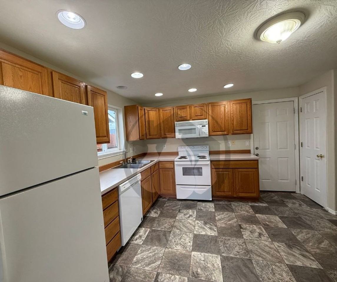 4640 Blackcherry Ct Se - Photo 2 of 5