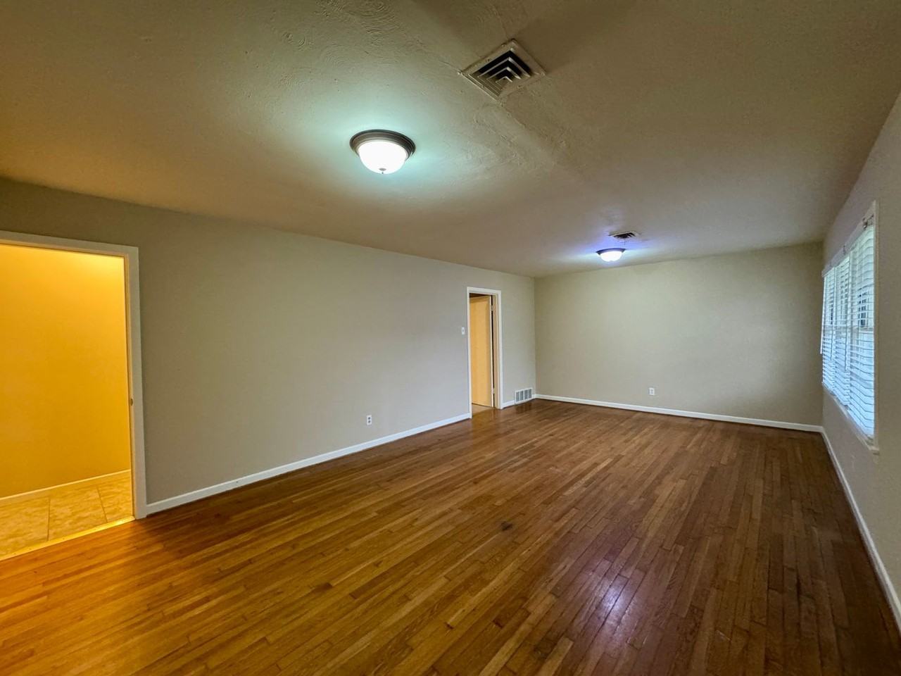 2300 Rosewood Dr - Photo 3 of 12