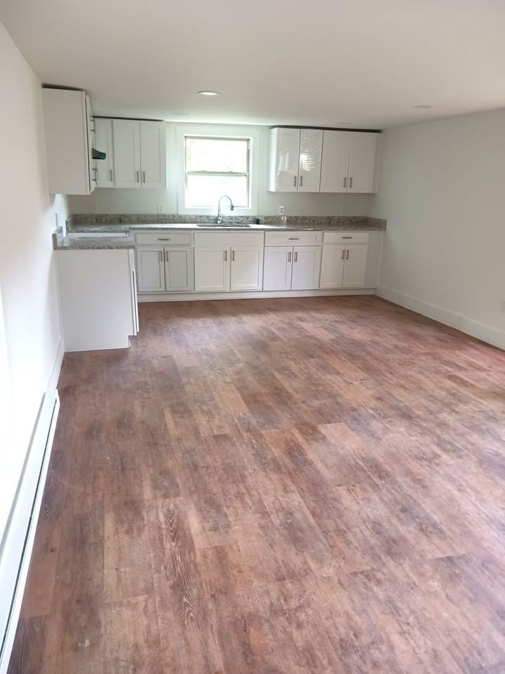 2081 W Meeting St - Photo 2 of 8