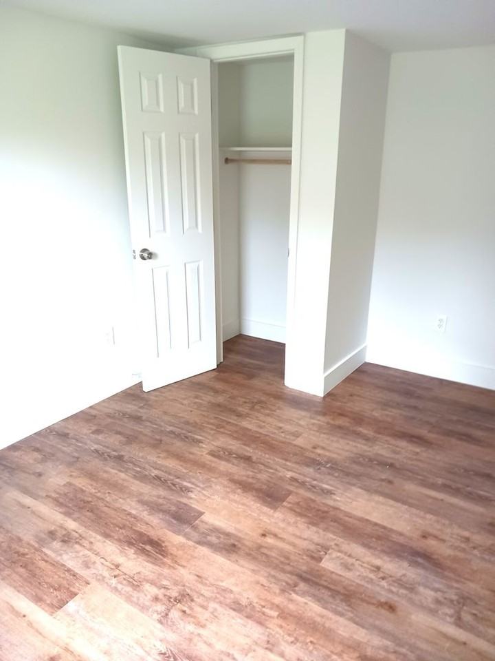 2081 W Meeting St - Photo 3 of 8