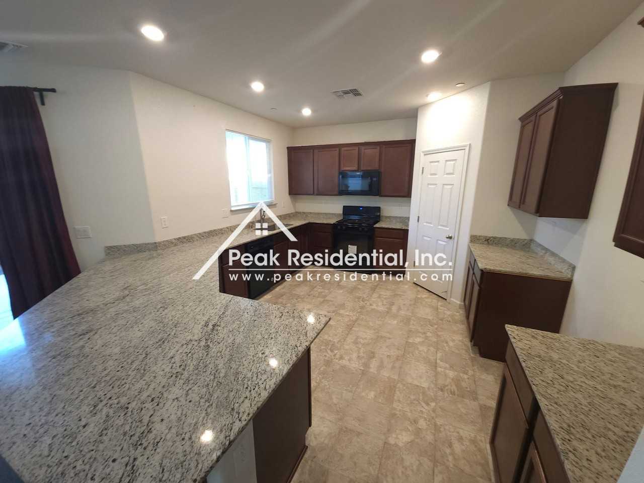 5343 Kankakee Dr - Photo 6 of 31