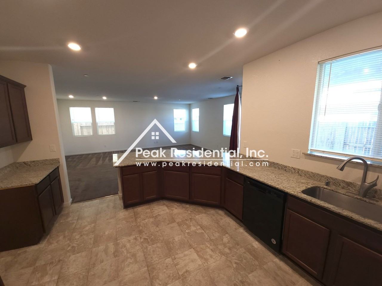 5343 Kankakee Dr - Photo 7 of 31