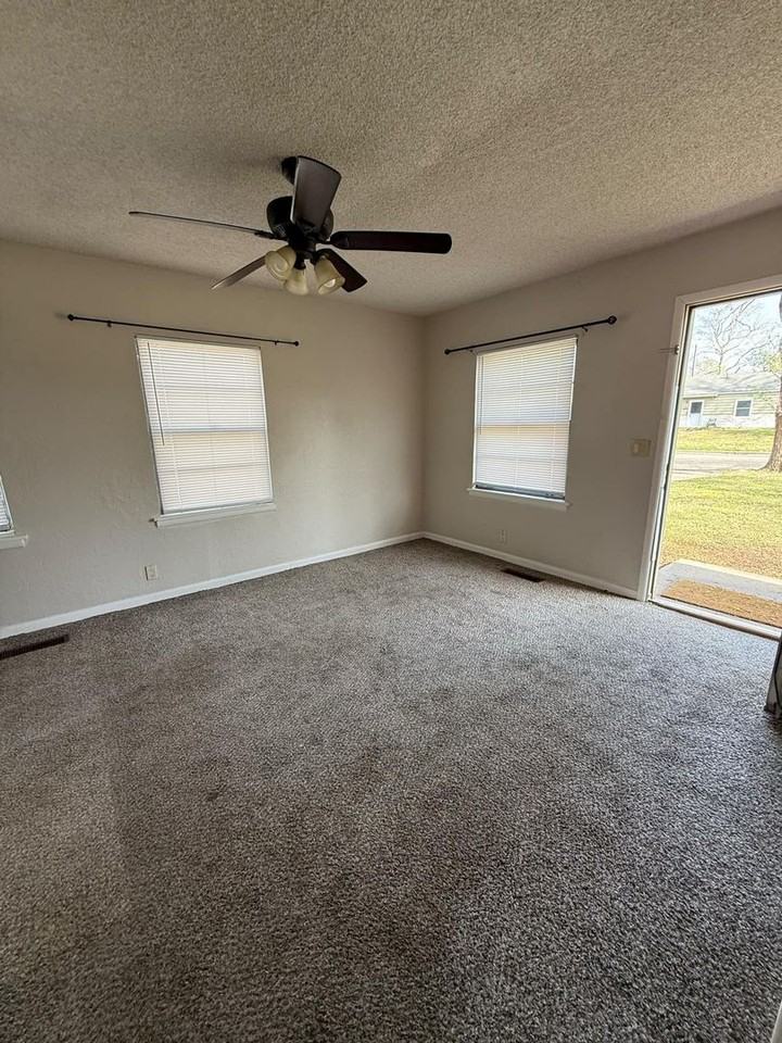 1519 E Evanston St - Photo 2 of 15