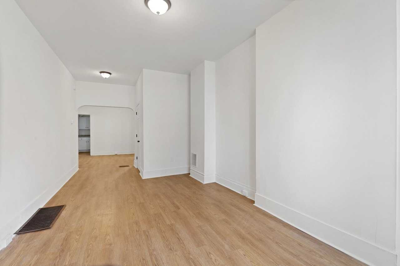 1153 Derry St - Photo 2 of 23