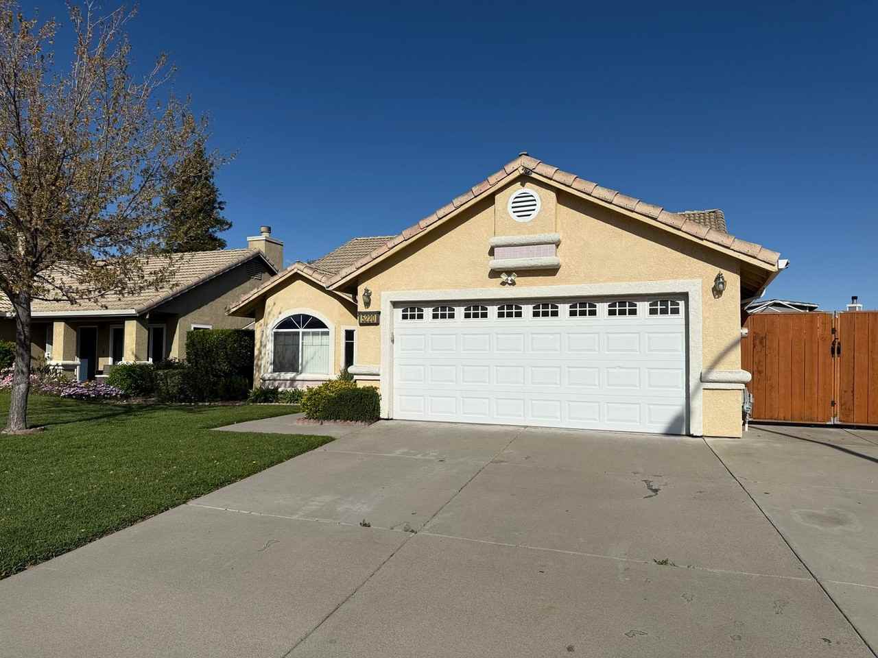 5220 Avante Ln - Photo 2 of 34